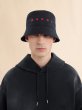 画像4: MARNI ブラック 刺しゅうロゴ入り オーガニックギャバジン製バケットハット (4)