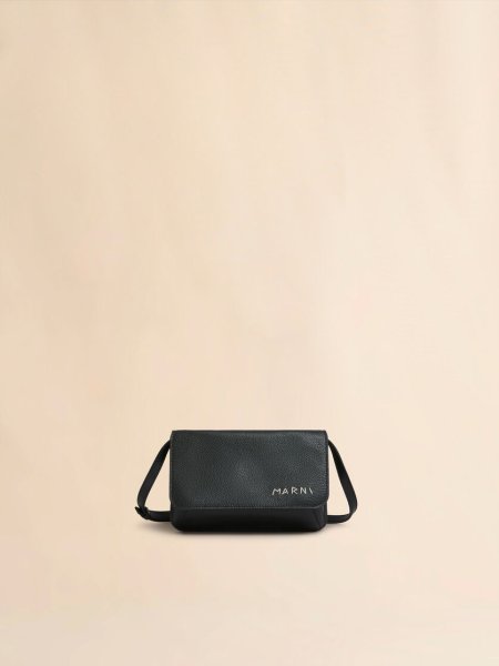 画像1: MARNI ブラック レザーショルダーバッグ、マルニメンディング刺繍入り (1)