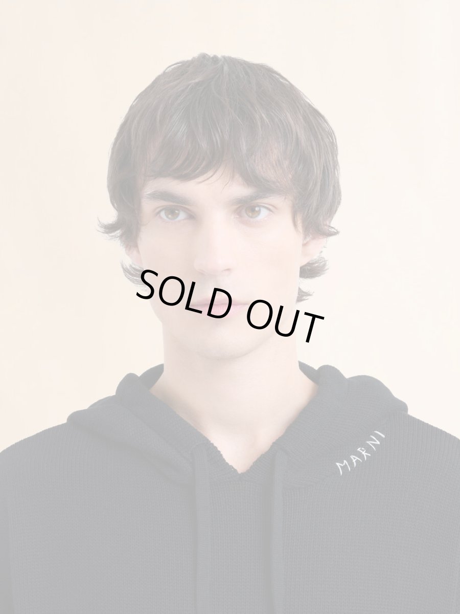 画像4: MARNI ブラック ディシェベルド調コットンフーディー、マルニシンボル刺繍入り (4)