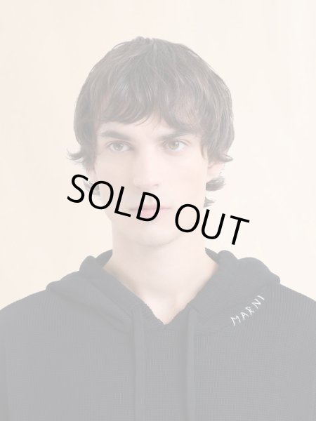 画像4: MARNI ブラック ディシェベルド調コットンフーディー、マルニシンボル刺繍入り (4)