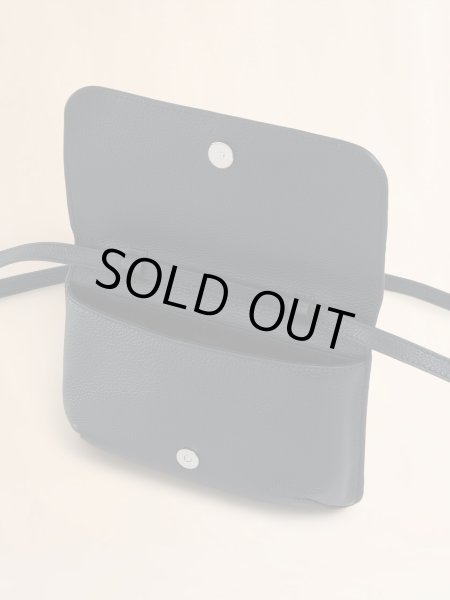 画像4: MARNI ブラック レザーショルダーバッグ、マルニメンディング刺繍入り (4)