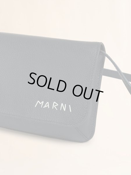 画像3: MARNI ブラック レザーショルダーバッグ、マルニメンディング刺繍入り (3)