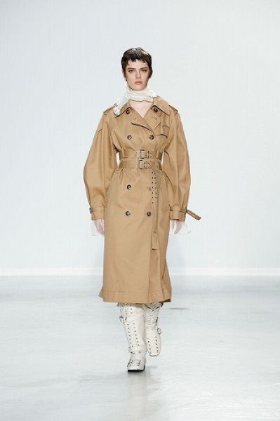 画像4: GANNI ガニー Camel Bonded Cotton Trench Coat (4)