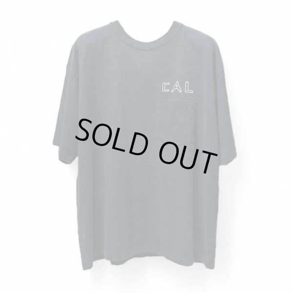 画像1: REMI RELIEF "CAL" Embroidery Pocket TEE (1)