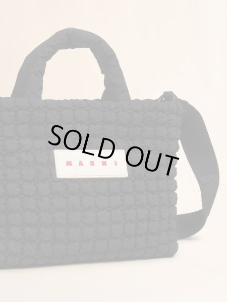 画像2: MARNI マルニ  ブラック Puff スモールトートバッグ (2)