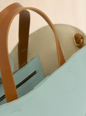 画像5: MARNI グリーン クリーム ブラウン レザー製 Museo ソフトトートバッグ、マルニシンボル刺繍入り (5)