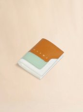 画像3: MARNI マスタードホワイト グリーン サフィアーノレザー製二つ折りウォレット (3)