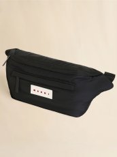 画像4: MARNI ブラックPuff ボディバッグ (4)