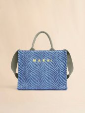 画像1: MARNI ブルー 波模様のラフィアエフェクト スモールトートバッグ (1)