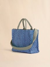 画像3: MARNI ブルー 波模様のラフィアエフェクト スモールトートバッグ (3)