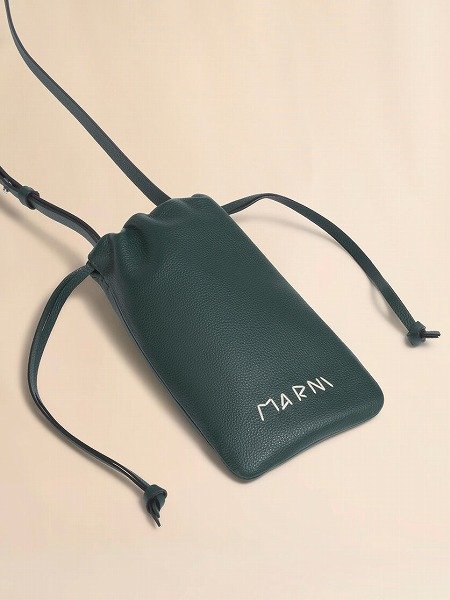 画像4: MARNI ディープグリーン レザー製ドローストリング付きスマホホルダー、マルニメンディング入り (4)