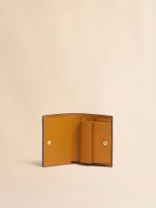 画像4: MARNI ブラウン ホワイト マスタード サフィアーノレザー製二つ折りウォレット (4)