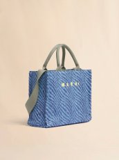 画像2: MARNI ブルー 波模様のラフィアエフェクト スモールトートバッグ (2)