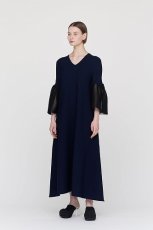 画像2: CFCL POTTERY LUCENT LONG BELL SLEEVE FLARE DRESS(NAVY) (2)