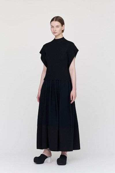 画像5: CFCL PORTRAIT CREASE TOP(BLACK) (5)