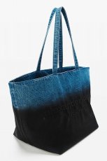 画像2: alexanderwang Ryan Punch コーティングデニム ラージトート (2)