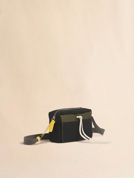 画像2: MARNI  ブラック テクニカルファブリック製カメラバッグ (2)