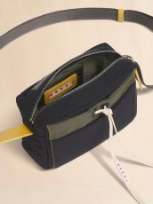 画像4: MARNI  ブラック テクニカルファブリック製カメラバッグ (4)