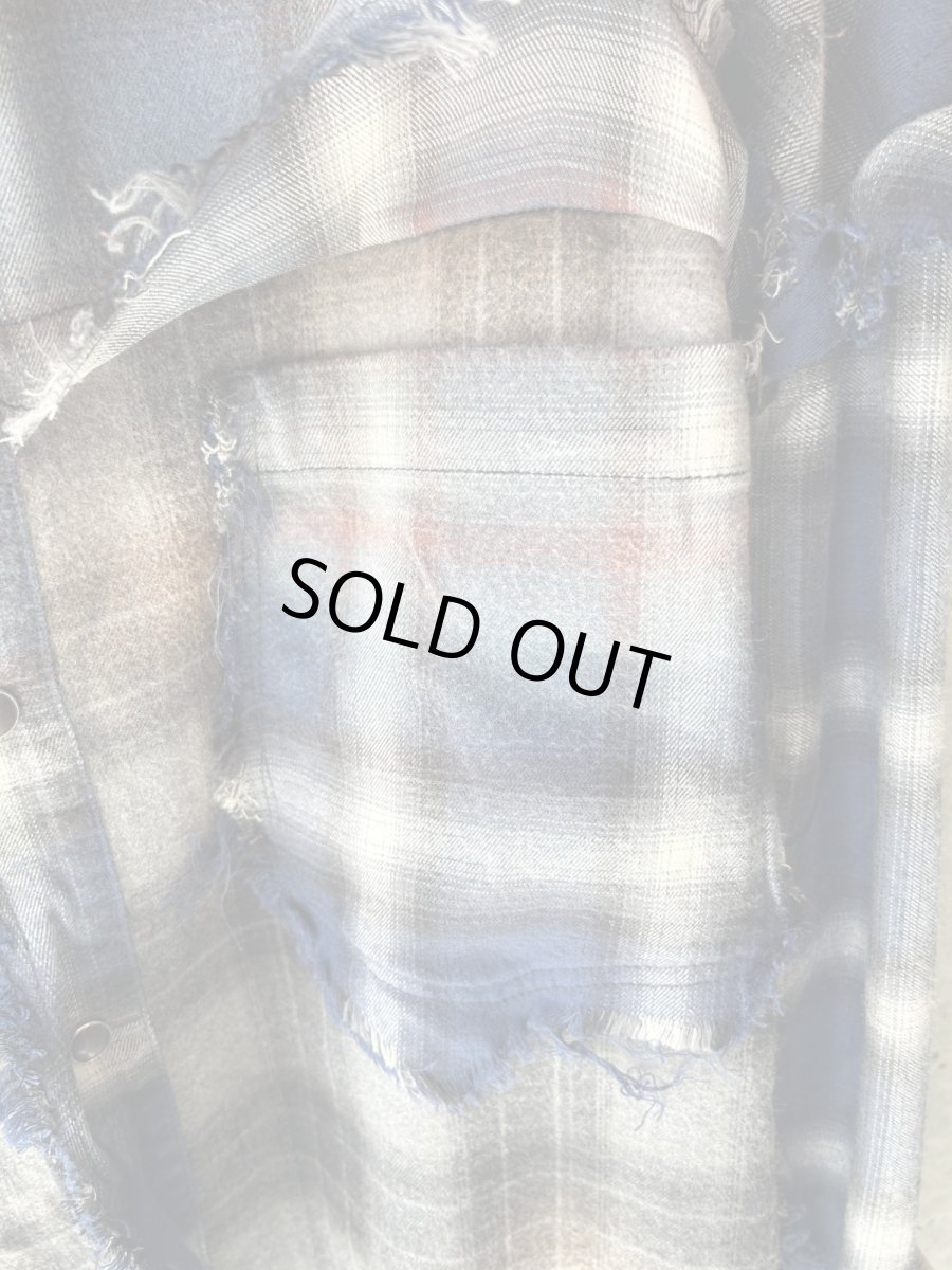 画像2: KHOKI コッキ  Vintage-effect checked shirt (2)