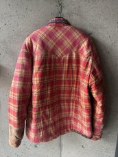 画像4: KHOKI コッキ  Vintage-effect checked puffer jacket  (4)
