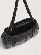 画像4: MARNI ブラック レザー ギャザー クラッチ (4)