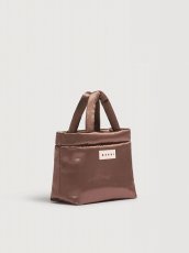 画像4: MARNI ブロンズ サテン Puff E/W トートバッグ (4)