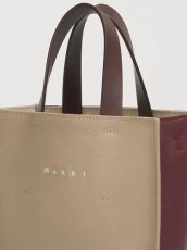 画像4: MARNI トープ、バーガンディ＆ブラウン レザー Museo Soft ミニバッグ (4)