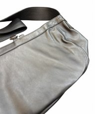 画像2: T.T (Taiga Takahashi)　LOT.018 NEWSBOY BAG SMALL  BLACK KARF LEATHER (2)