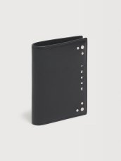 画像4: MARNI ブラックレザー 二つ折りウォレット スタッズ付き (4)