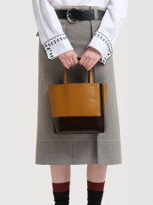 画像2: MARNI ディープブラウン＆タンレザー スモール Museo Edgeバッグ (2)