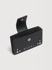 画像2: MARNI ブラックレザー カードホルダー スタッズ付き (2)
