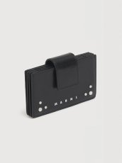 画像4: MARNI ブラックレザー カードホルダー スタッズ付き (4)