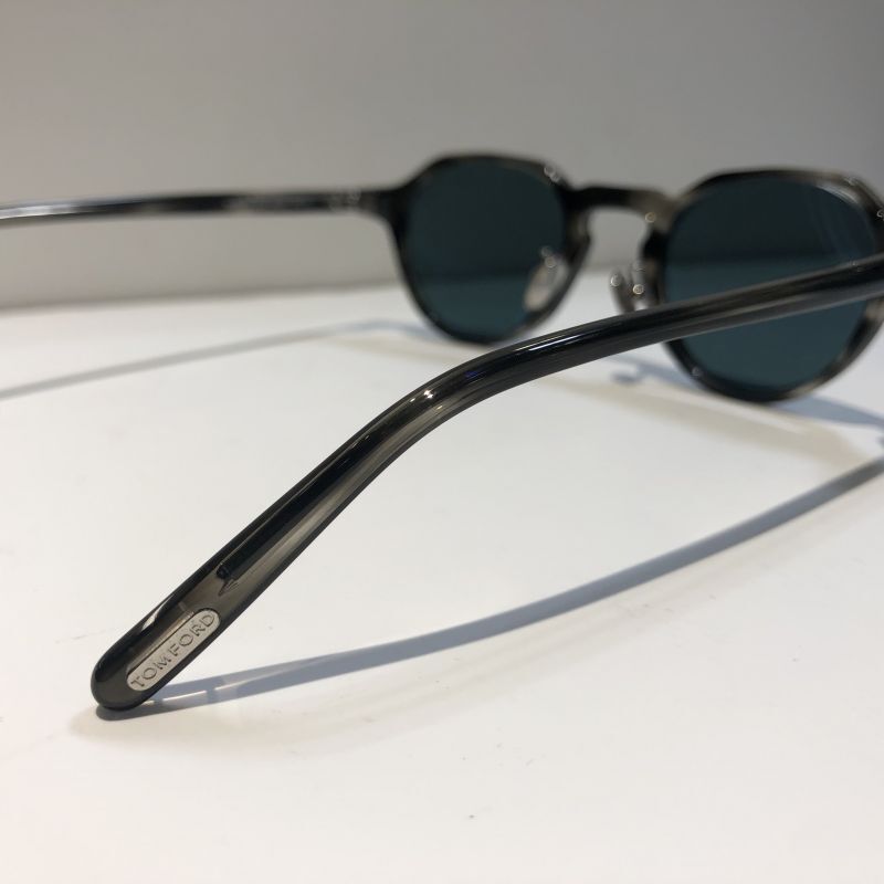 トムフォード　TOM FORD TF877-D 01V サングラス