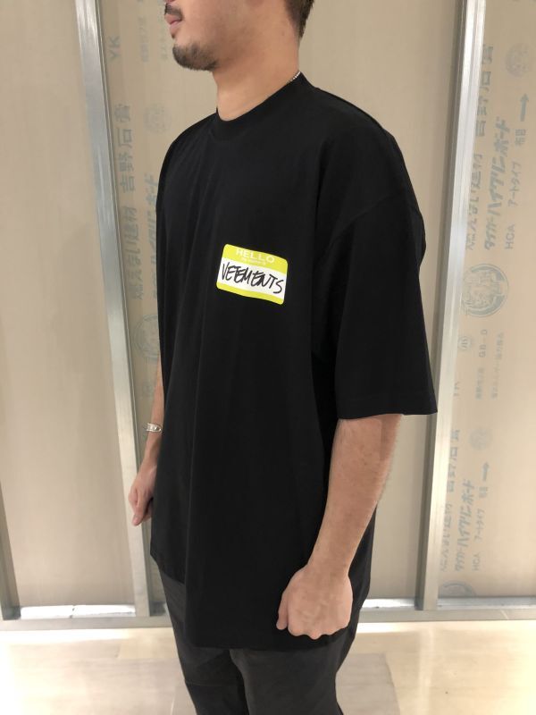 日本からの直送 VETEMENTS ヴェトモン ロゴラベル Tシャツ Sサイズ 