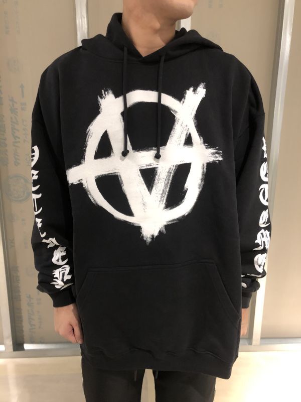 店内全品対象 希少サイズ vetements アナーキー ロゴパーカー ほとんど
