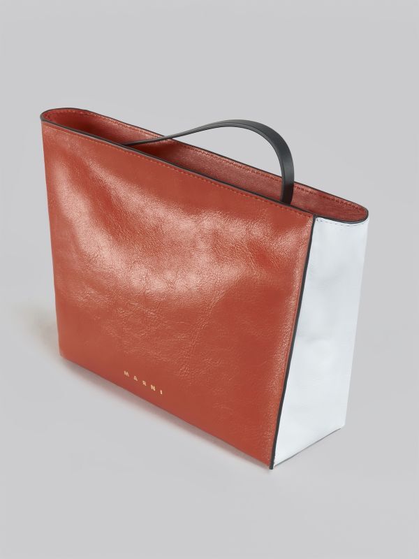 美品 MARNI マルニ レザー クラッチ ストーン オレンジ ブルー MARNI