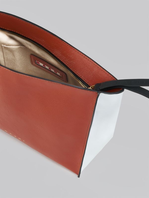 Marni みすぼらしい マルニ パイソン革 クラッチ バッグ