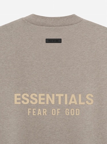 fear of god essentials エッセンシャルズ vネックシャツ