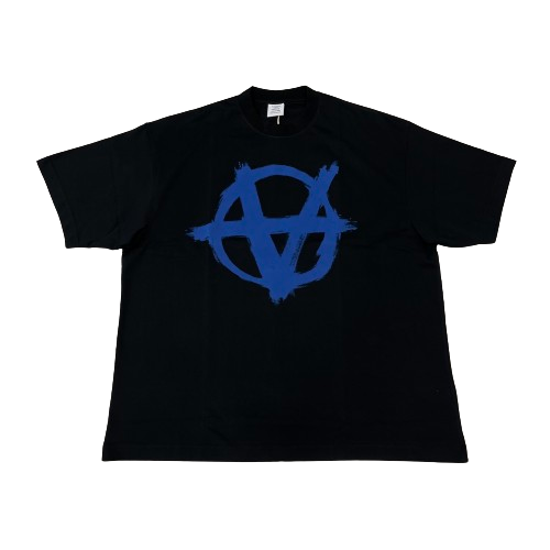 VETEMENTS アナーキーシンボル Tシャツ ブラック　限定版 VETEMENTS - ANARCHY GOTHIC LOGO T-SHIRT / ブラック×ホワイト